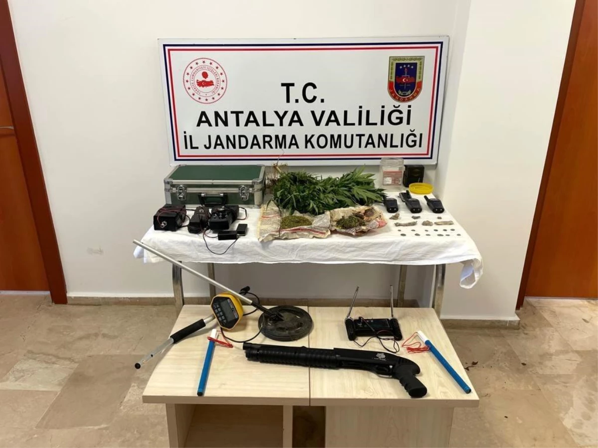 Antalya\'da uyuşturucu satıcılığı ve tarihi eser kaçakçılığı yapan zanlı tutuklandı