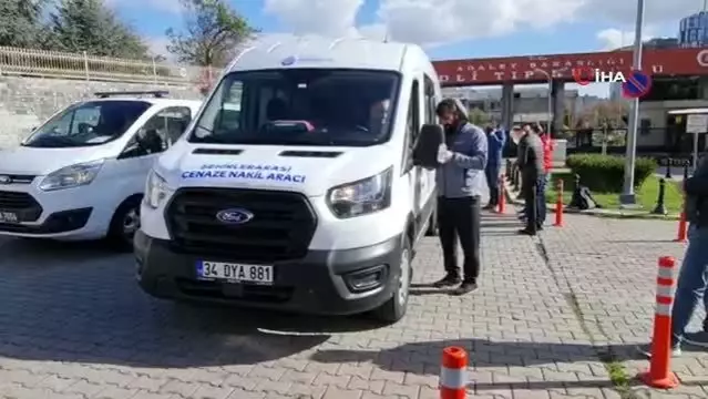 Ataşehir'de samuray kılıcıyla öldürülen kadının cenazesi Adli Tıp Kurumundan alındı