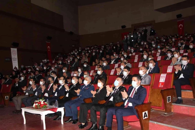 10 Kasım Atatürk'ü anma törenleri Rize'de yağmur altında düzenlendi