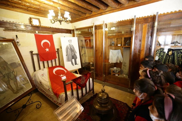 Atatürk'ün mahallesinde 10 Kasım yoğunluğu