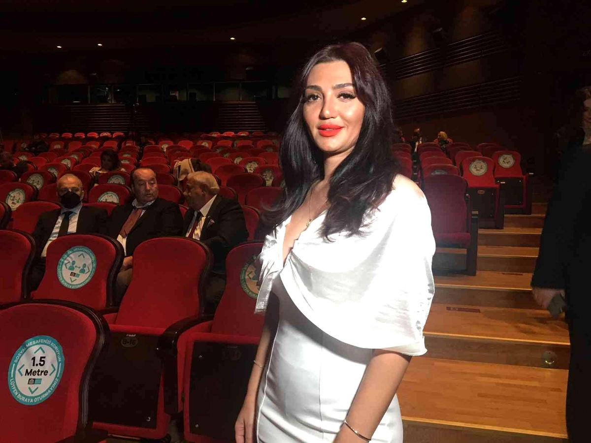 Azerbaycan\'ın divası Sevinc Ağaşirinova, Türkiye\'de ödül aldı