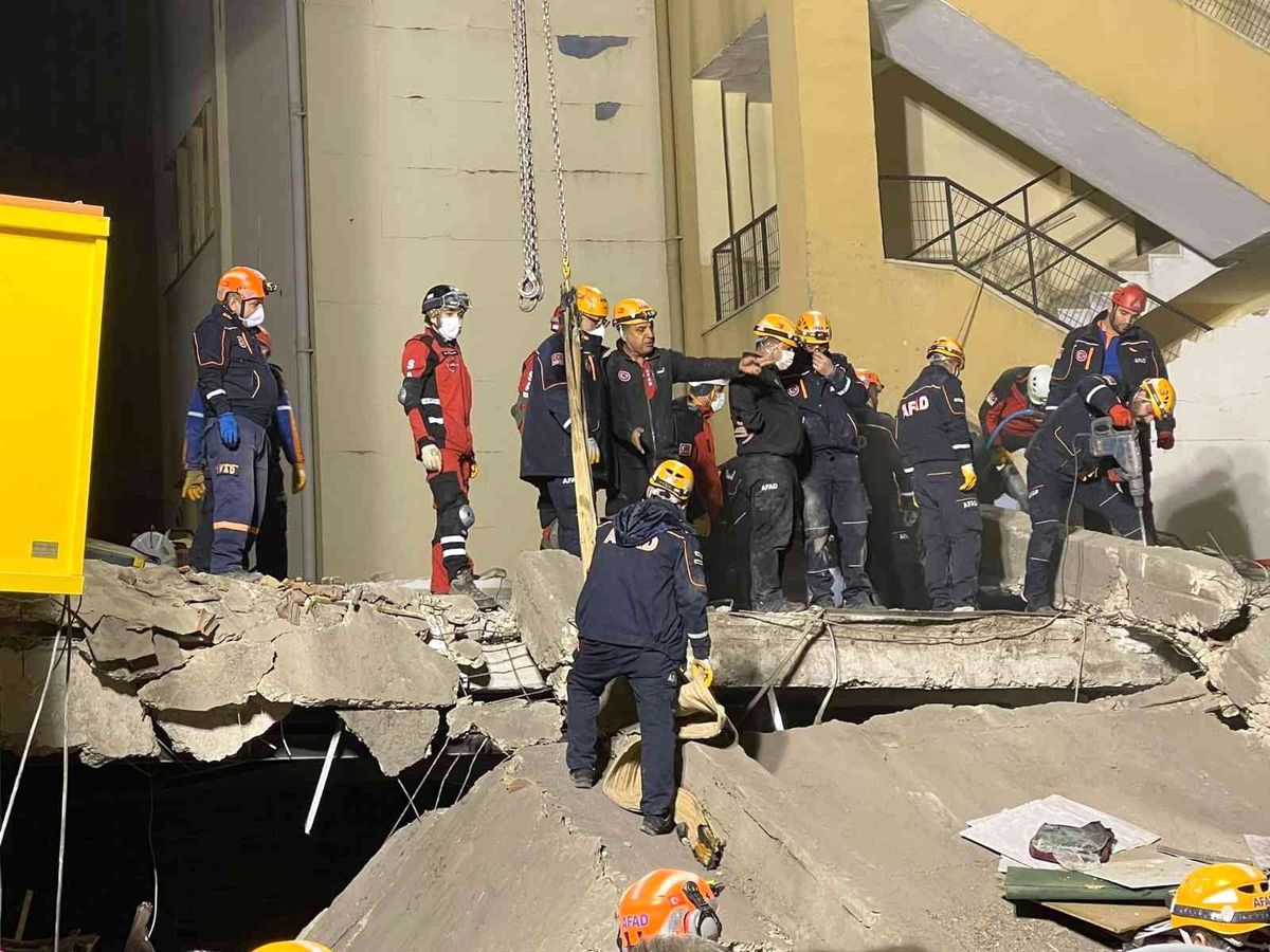 Bingöl AFAD ve SAR ekipleri Malatya\'da arama kurtarma çalışmalarına katıldı
