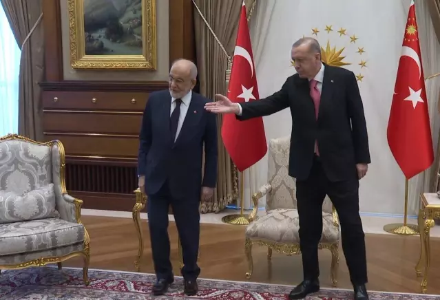 Erdoğan ve Temel Karamollaoğlu görüşmesinde dikkat çeken koltuk detayı