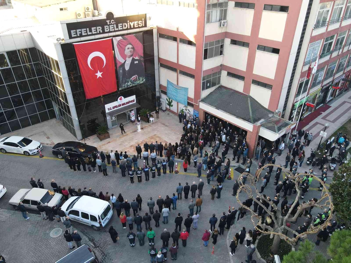 Efeler Belediyesi çalışanları Atatürk\'ü andı