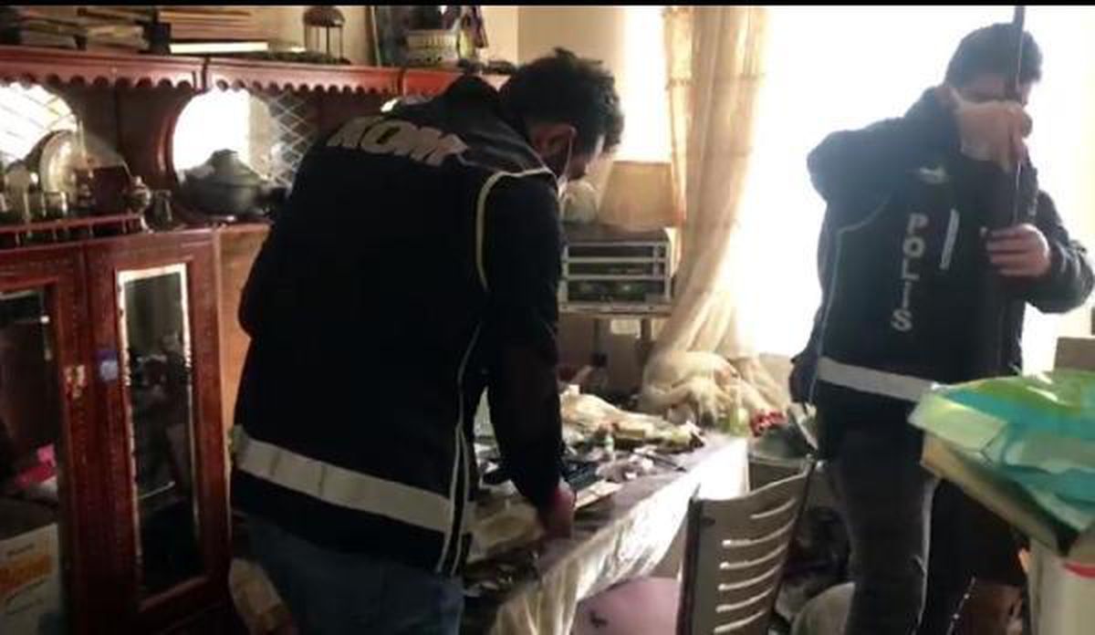 Evinde 284 parça tarihi eserle yakalandı