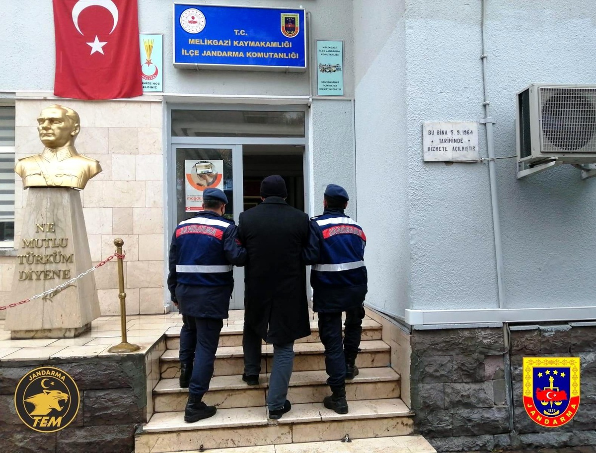 Son dakika 3. sayfa: FETÖ üyeliğinden hükümlü ihraç polis yakalandı
