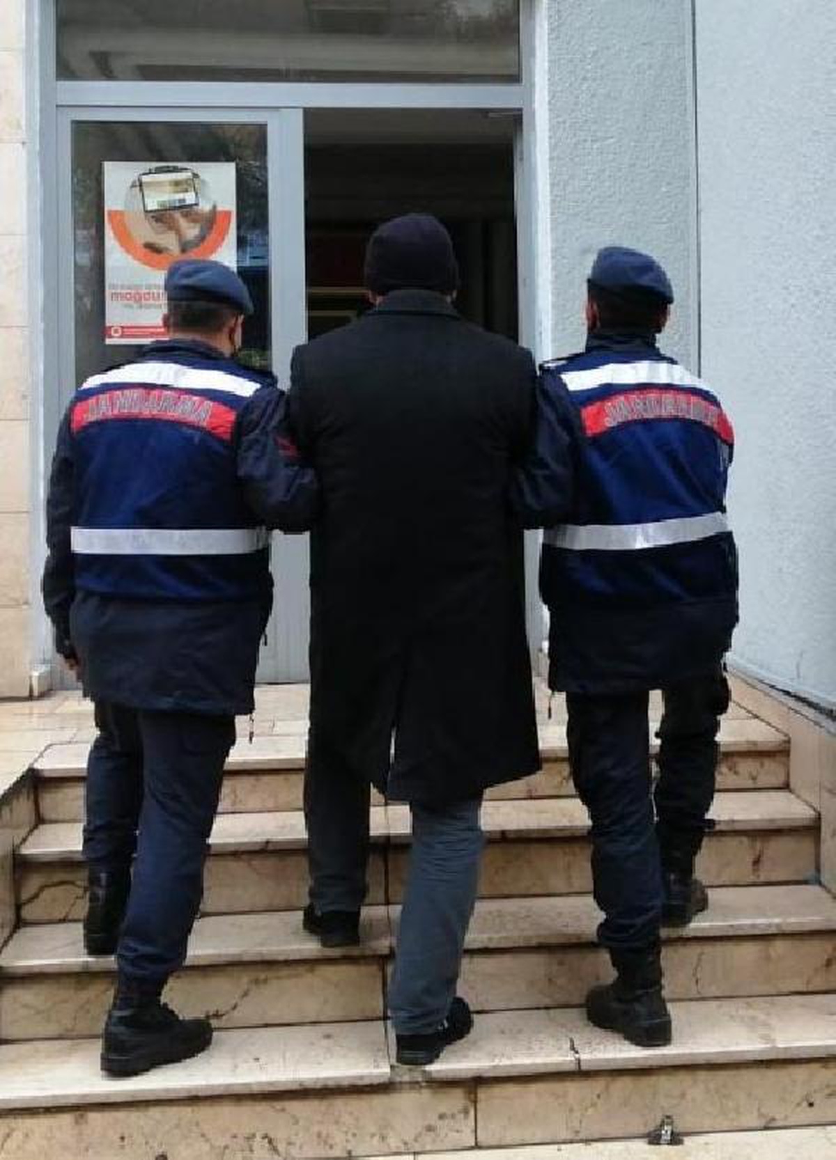 Firari FETÖ hükümlüsü eski polis, saklandığı evde yakalandı