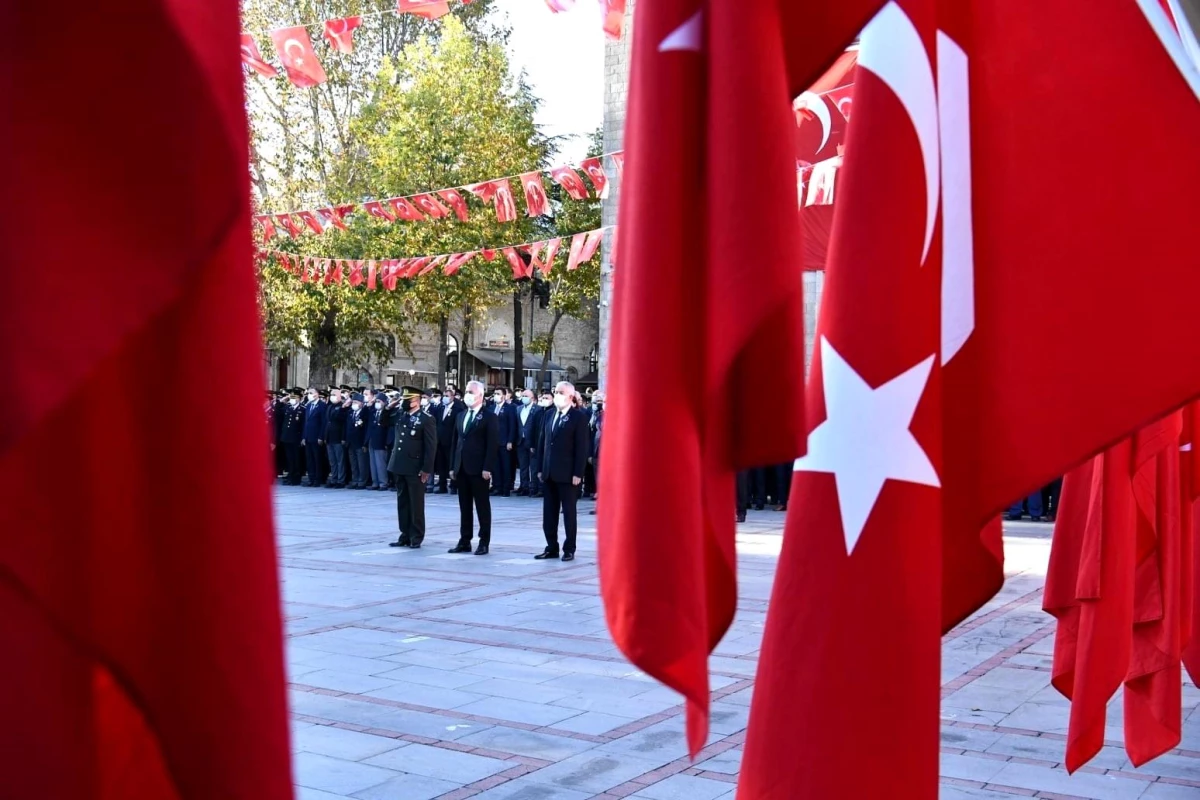 Gazi Mustafa Kemal Atatürk, Isparta\'da saygı ve minnetle anıldı