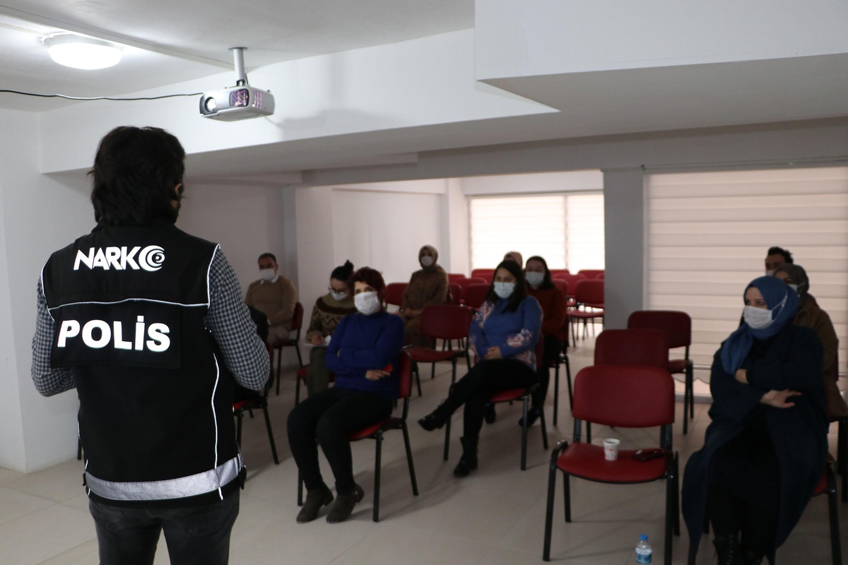 Havza\'da "En İyi Narkotik Polisi: Anne" eğitimi ve bilgilendirmesi yapıldı