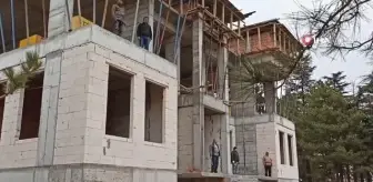 İnşaat işçileri işlerini, sürücü adayları eğitimlerini Atatürk için yarıda bıraktı