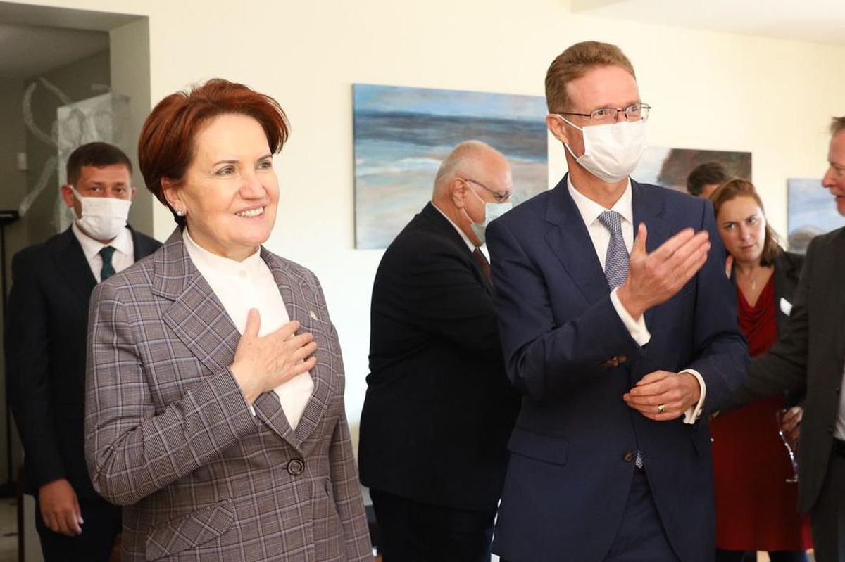Akşener, büyükelçilerle görüştü