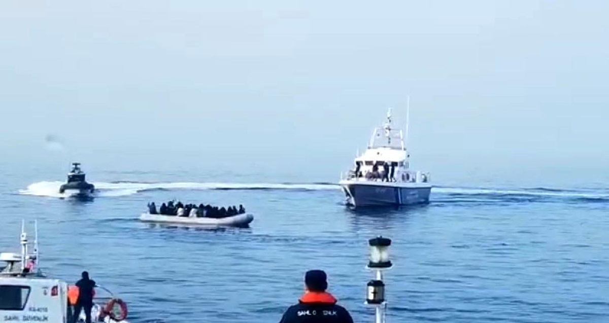 İzmir açıklarında 75 düzensiz göçmen kurtarıldı