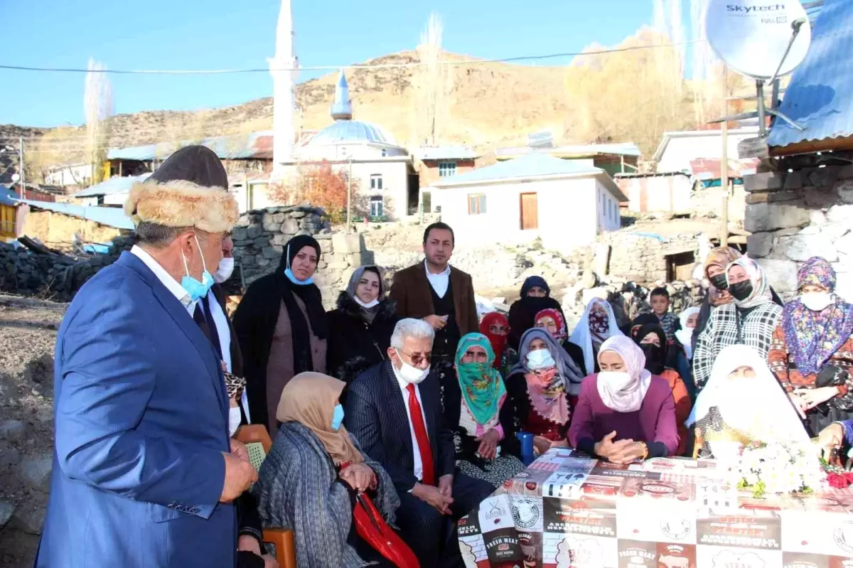 Kadın çiftçiler kadın vekilden süt sağım makinesi istedi