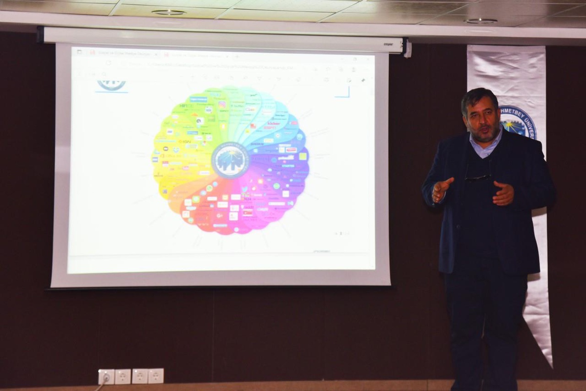 KMÜ\'de "Sosyal Medya Okuryazarlığı" konulu hizmet içi eğitim