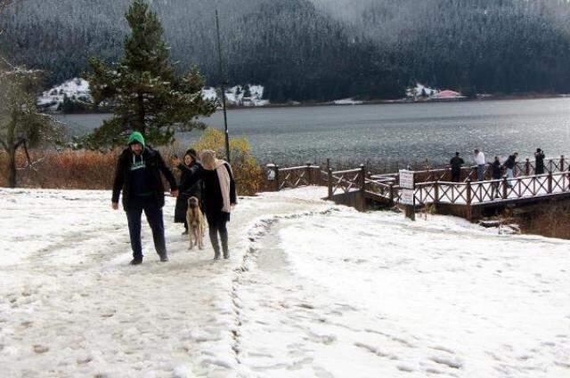 Meteoroloji'nin uyarıları sonrası kar yağışı etkili oldu! İstanbul'un yanı başı dahil bazı illerde kar kalınlığı 10 santimetreyi buldu