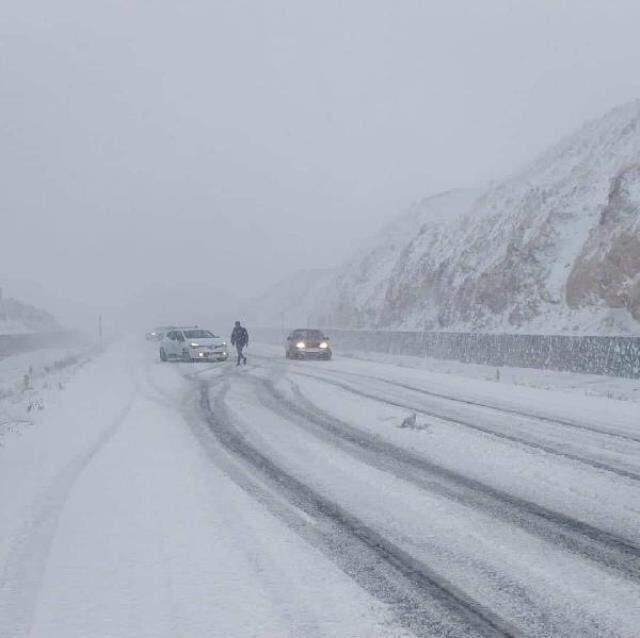 Meteoroloji'nin uyarıları sonrası kar yağışı etkili oldu! İstanbul'un yanı başı dahil bazı illerde kar kalınlığı 10 santimetreyi buldu