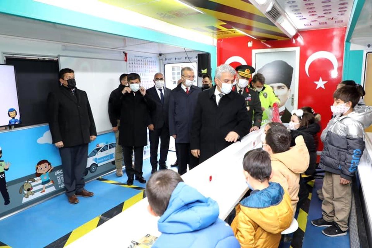 \'Mobil Trafik Eğitim Tırı\' Erzincan\'da
