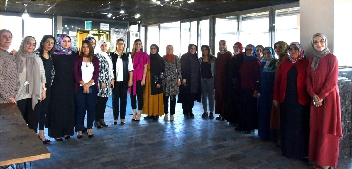 Nusaybin Kaymakamı Kayabaşı\'nın eşi Nigar Kayabaşı kurum müdürleri eşleri ile bir araya geldi