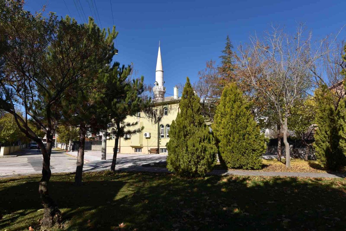 Selçuklu\'da cami avluları yeşile büründü