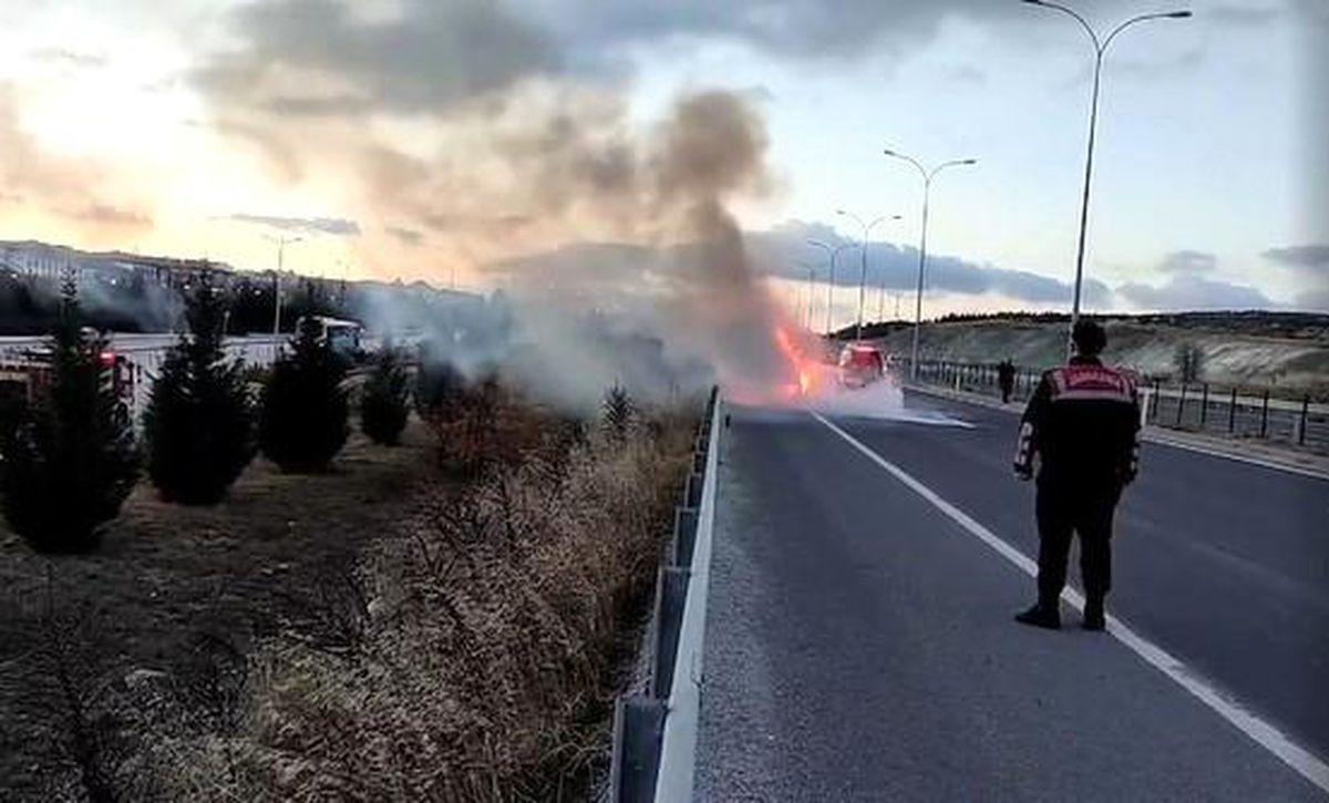 Seyir halindeyken alev alev yandı