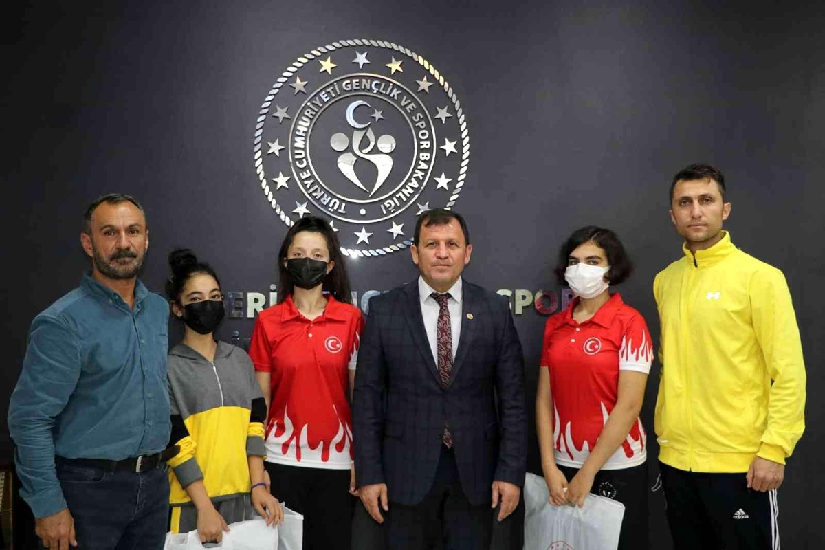 Taekwondo Sporcuları Ali İhsan Kabakcı\'yı ziyaret etti