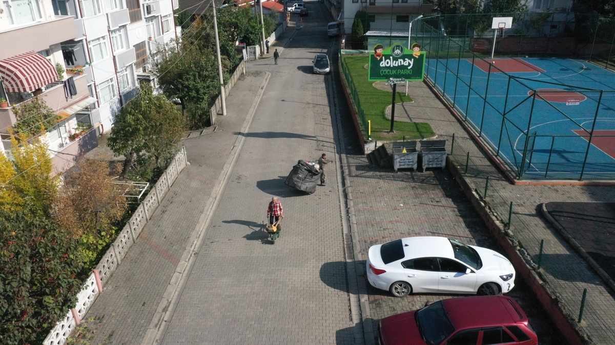 Temizlik elçisi "Cevat amca" 25 yıldır sokaklarda çöp bırakmıyor