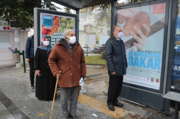 TOKAT'TA, YAĞMUR ALTINDA ATA'YA SAYGI