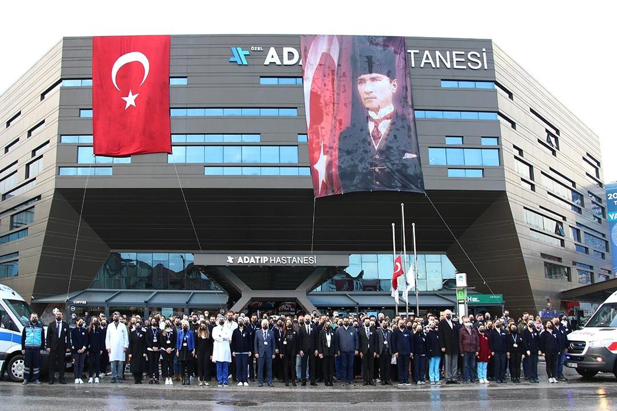 Tüm hastane personeli 09.05\'te Atatürk\'ü andı