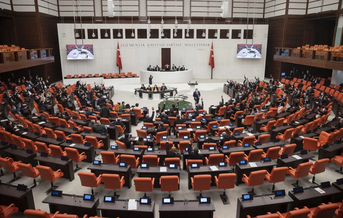 Son dakika haberleri: Türk askerinin Azerbaycan\'daki görev süresinin 1 yıl uzatılmasına ilişkin Cumhurbaşkanlığı tezkeresi, TBMM Genel Kurulunda kabul edildi.