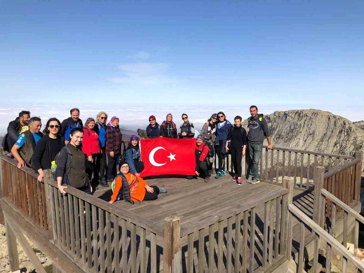 Yalovalı dağcılar, M. Kemalpaşa\'nın tabiatına hayran kaldı