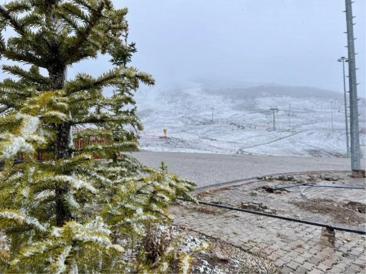 Yıldız Dağı Kayak Merkezi\'ne kar yağdı
