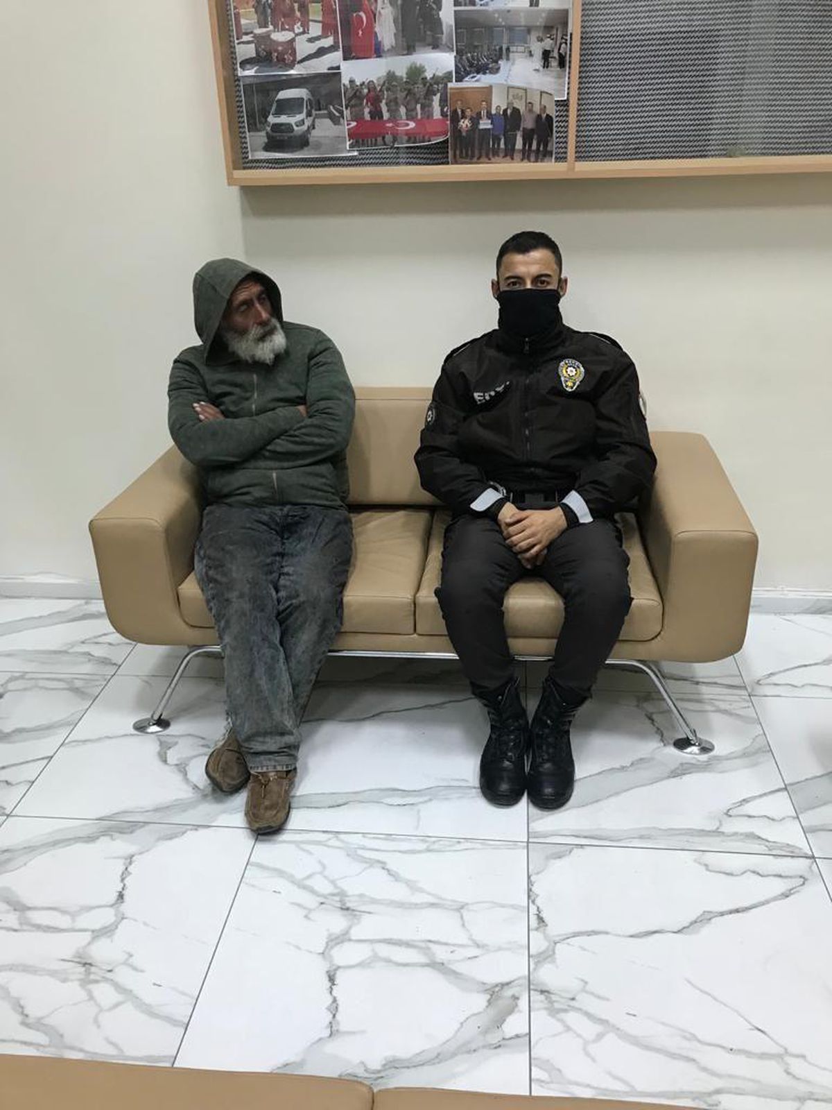 Aksaray\'da sokakta yaşayan kişiye Vali Aydoğdu sahip çıktı