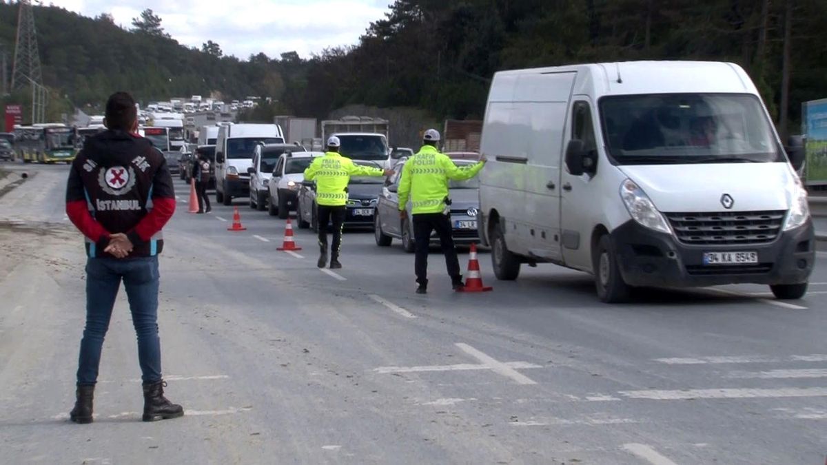 Arnavutköy\'de geniş kapsamlı trafik uygulaması, kurallara uymayanlara ceza yağdı