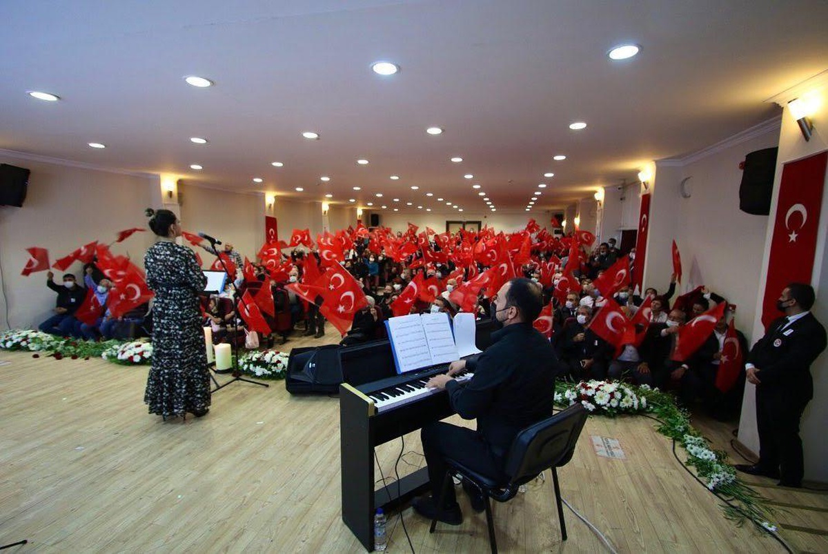 Atatürk\'ün 83\'üncü yılı Bayraklı\'da düzenlenen etkinlikte anıldı