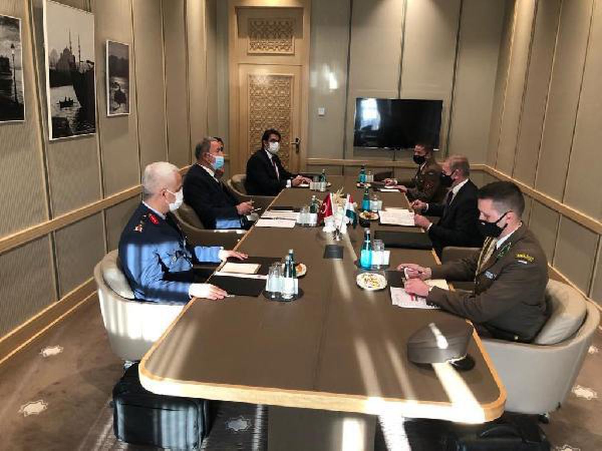 Son dakika haber... Bakan Akar, Macar mevkidaşı ile bir araya geldi