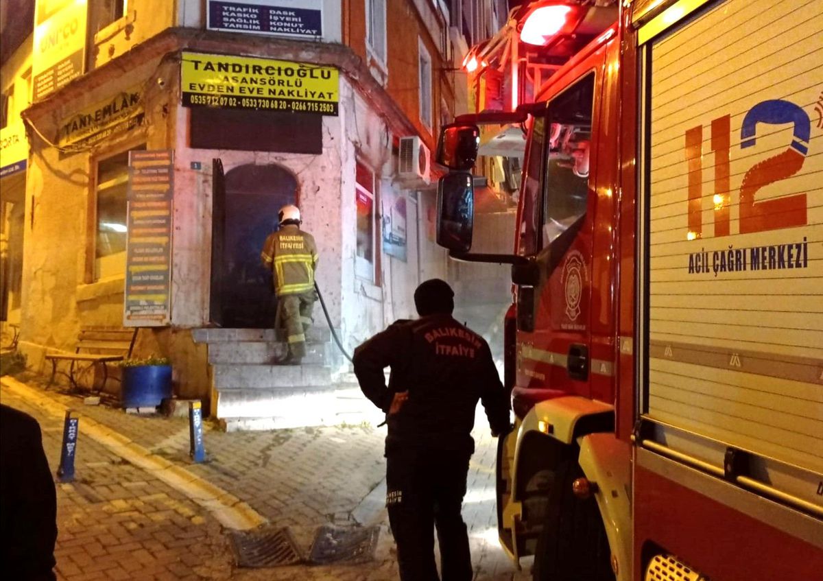 Bandırma\'da iş yerinde yangın çıktı