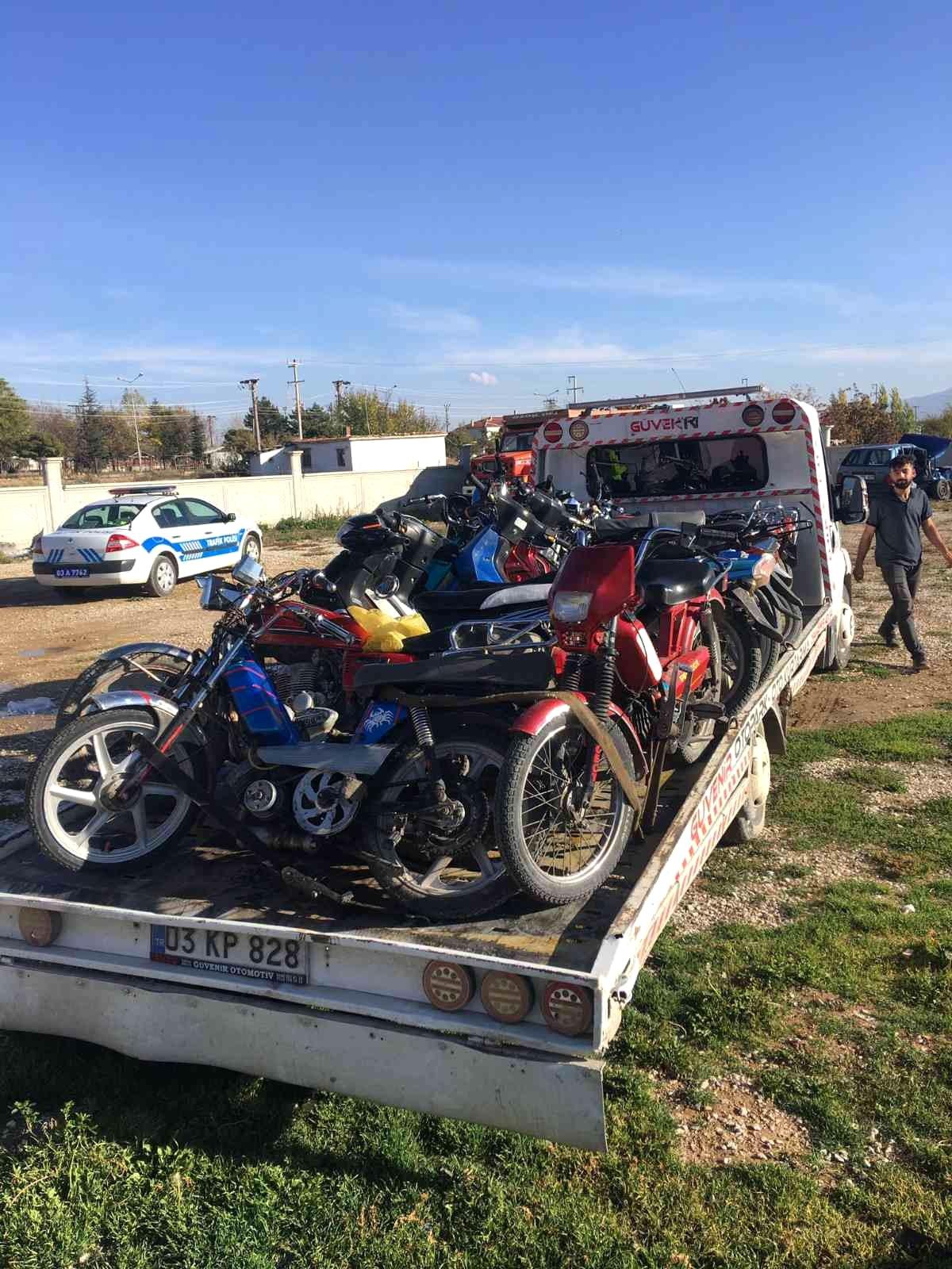 Bolvadin\'de 20 tescilsiz motosiklet trafikten men edildi
