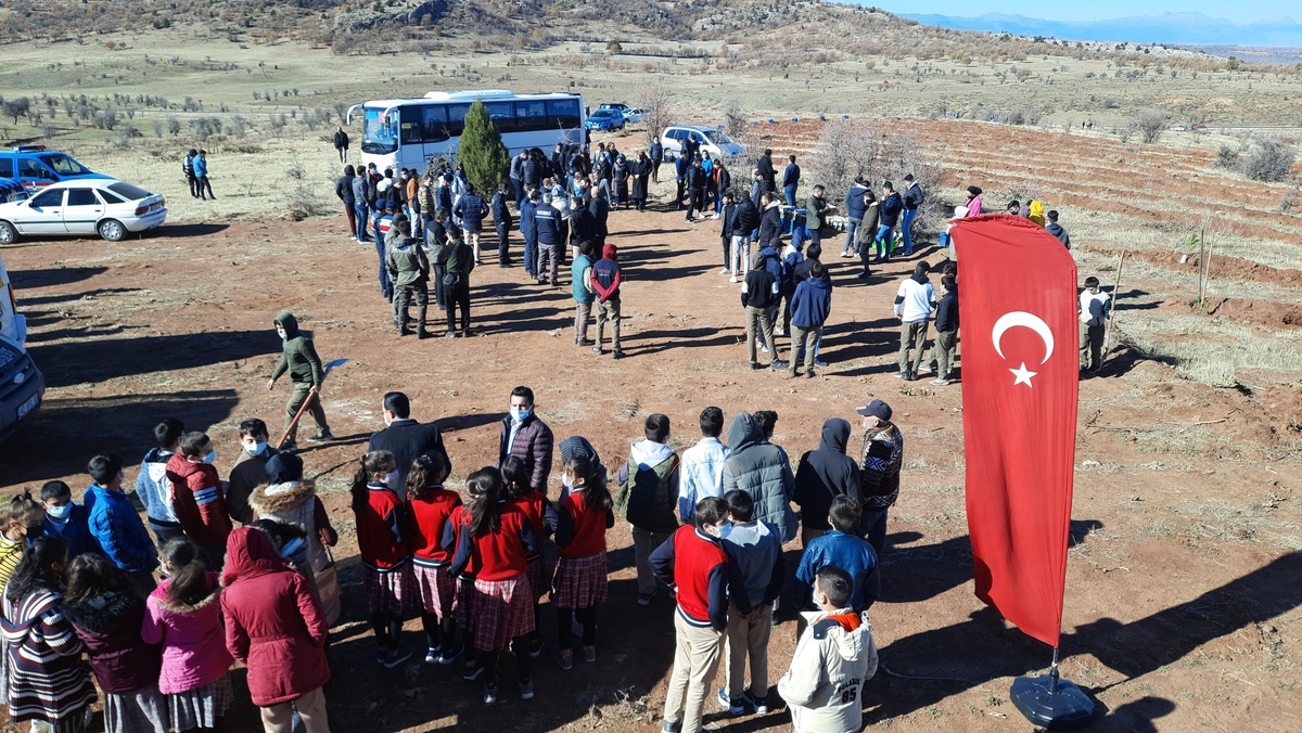 Bozkır\'da ağaç dikme organizasyonu
