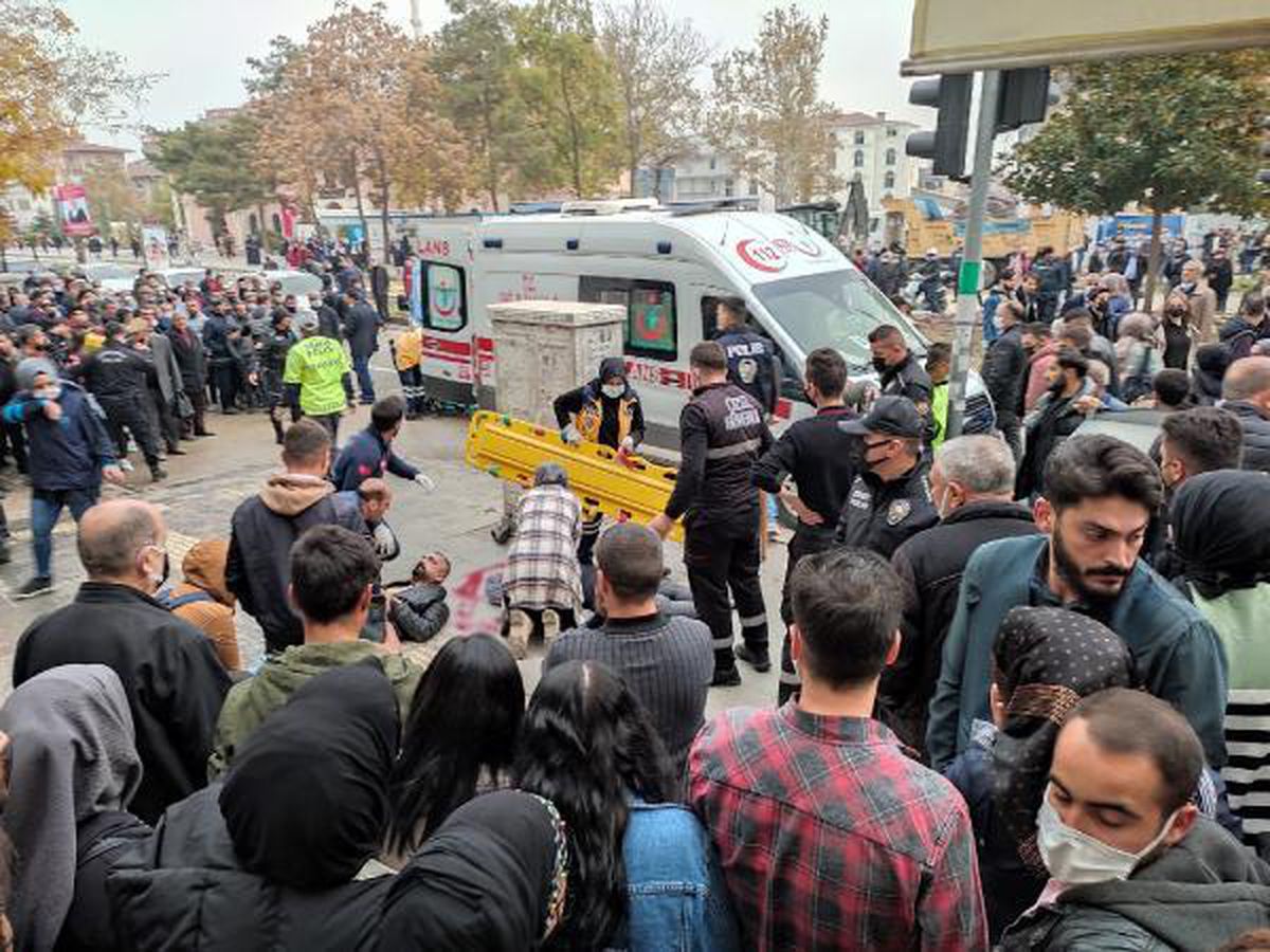 Elazığ\'da 10\'uncu kattan atlayarak intihar eden Suriyeli Rahaf\'ın üzerine düştüğü kişi ameliyata alındı