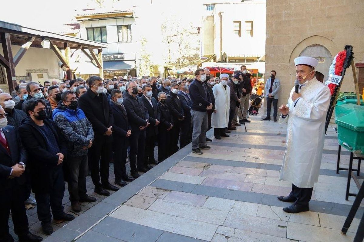 Gazeteci Ahmet Yaylıoğlu son yolculuğuna uğurlandı