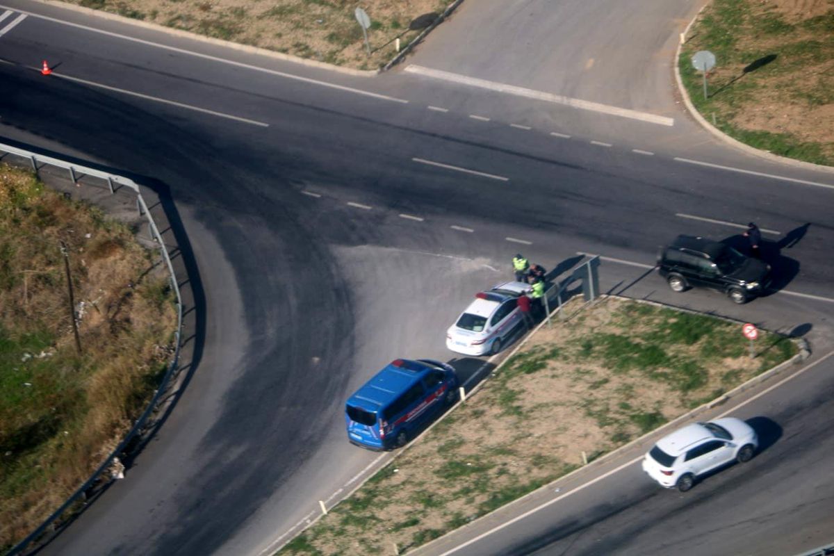 Helikopterle yapılan denetimde 11 araç trafikten men edildi