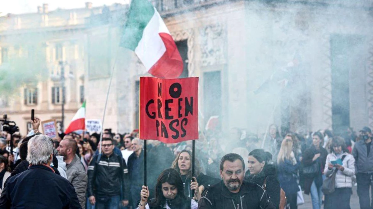 İtalya\'da Covid sertifikası karşıtı gösterilere kısıtlama getirildi: "Hastalığın bulaşma riskini artırıyor"