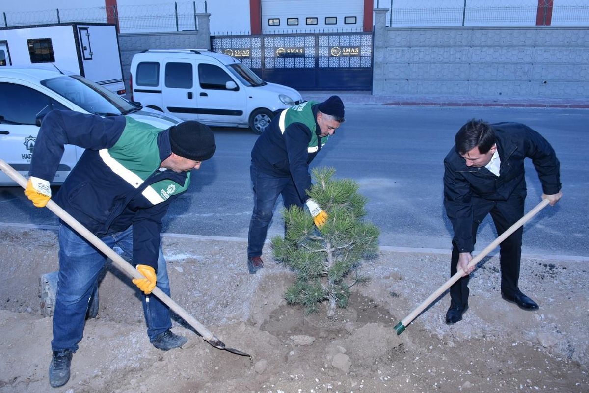 Karatay Belediye Başkanı Kılca "11 Kasım Milli Ağaçlandırma Günü" kapsamında fidan dikti