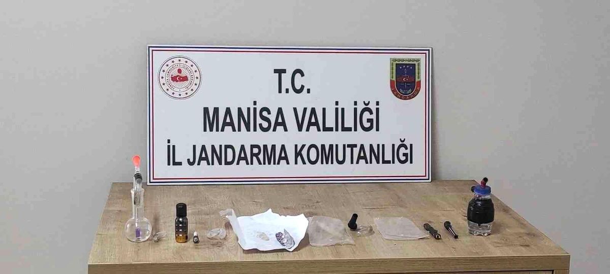 Manisa\'da uyuşturucu tacirlerine operasyon: 4 gözaltı