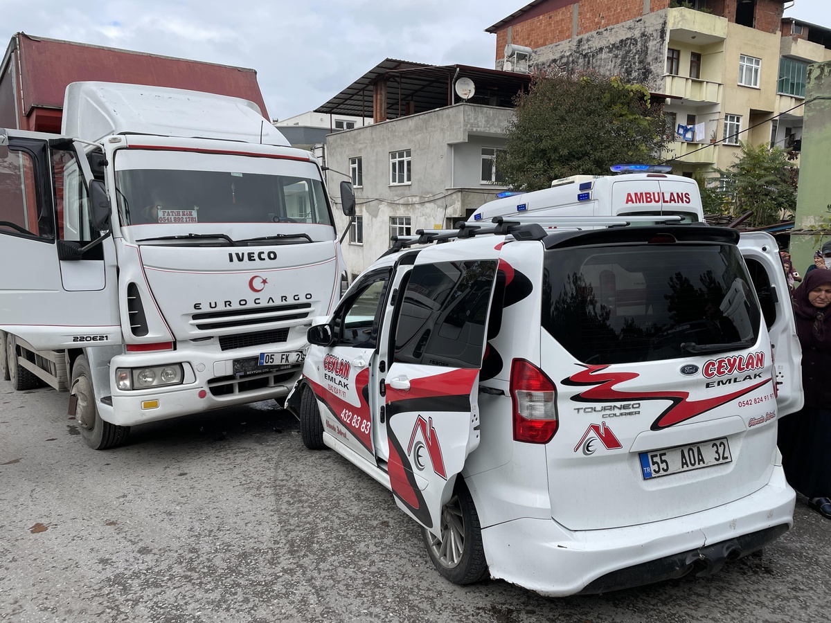 Son dakika haberi... Samsun\'daki trafik kazasında 6 kişi yaralandı