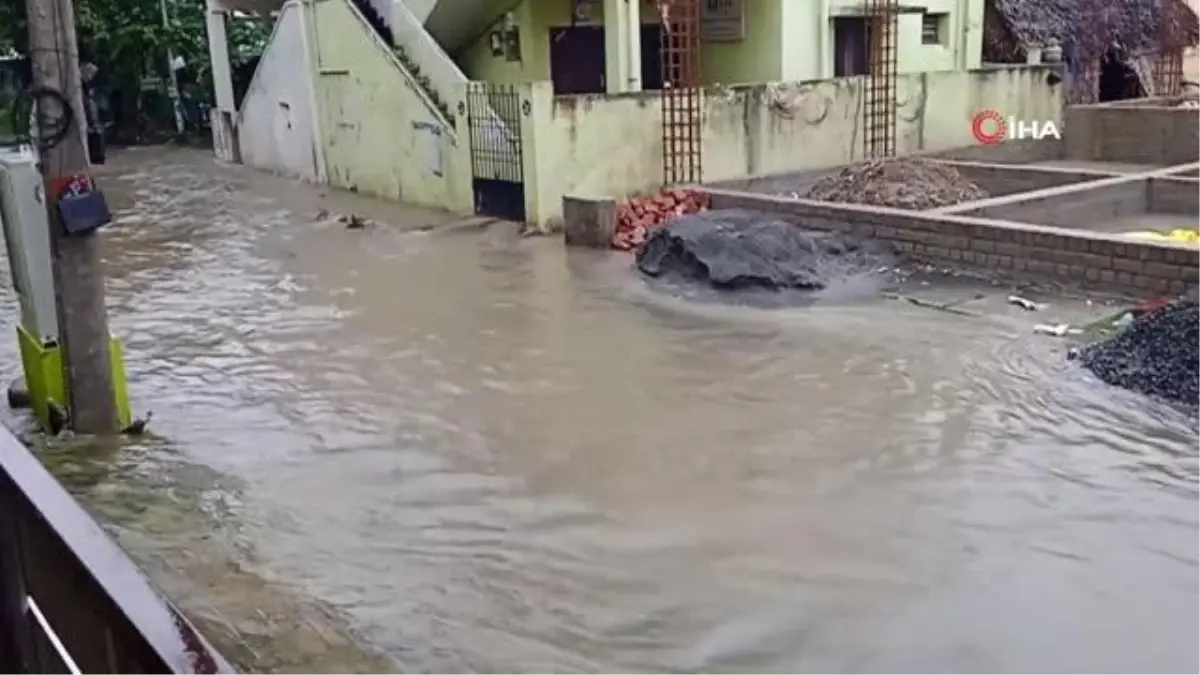 Sri Lanka ve Hindistan\'daki sellerde 41 kişi hayatını kaybetti