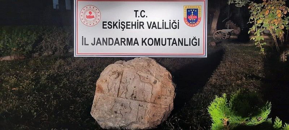 Son dakika gündem: Tarihi eser niteliğindeki mezar başlığını satamadan jandarmaya yakalandı