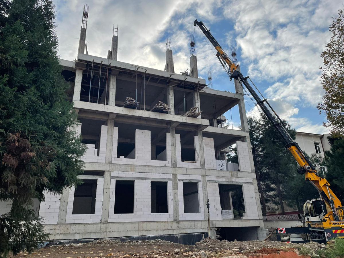 Trabzon\'da inşaattan düşen işçi ağır yaralandı