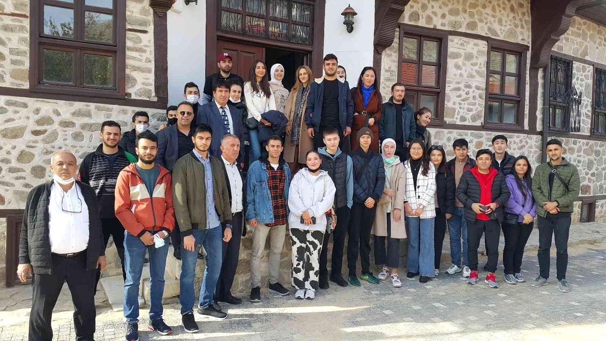 Türk Dünyası öğrencilerinden Sivrihisar\'ın tarihi yerlerine ve Yunus Emre\'ye ziyaret