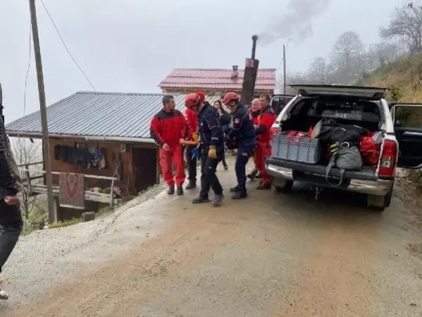 Selfie çeken kadın uçuruma düştü! Yardıma giden askeri araç da uçuruma yuvarlandı: 1'i asker 2 yaralı